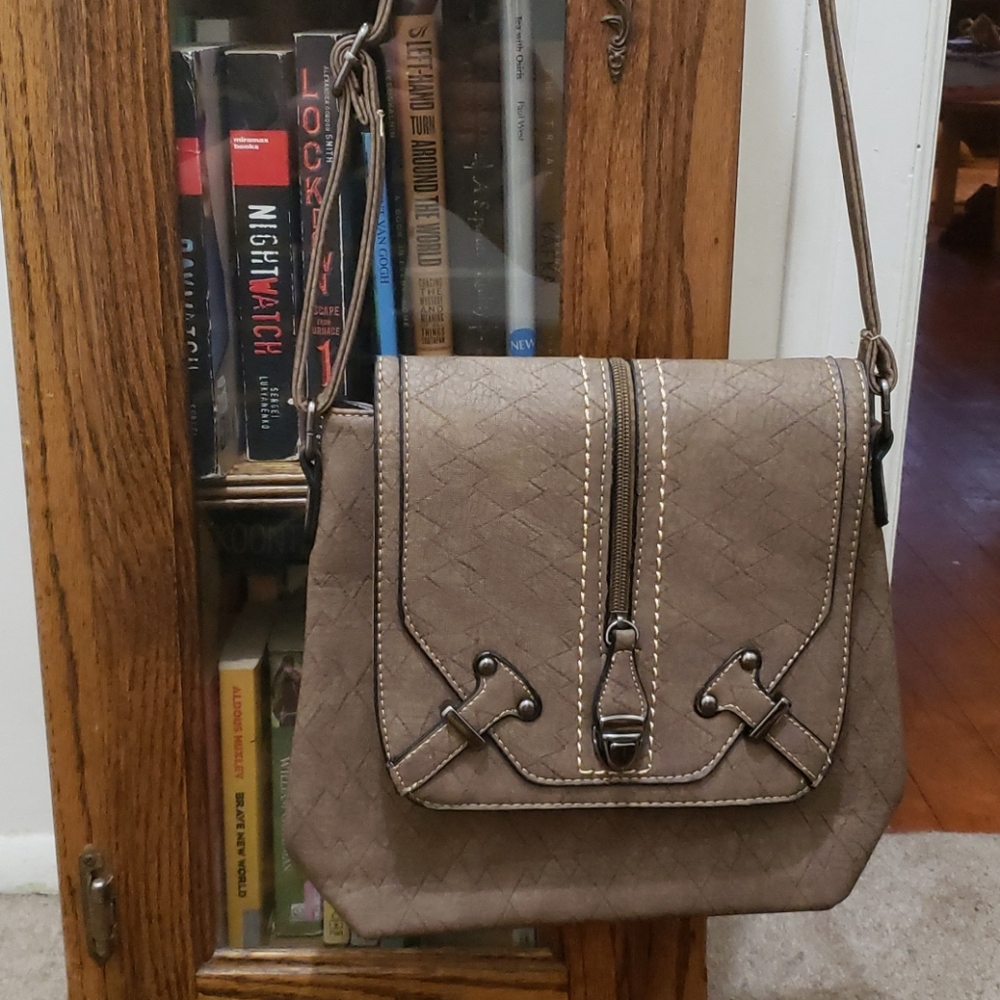 Unbranded EUC faux leather crossbody purse